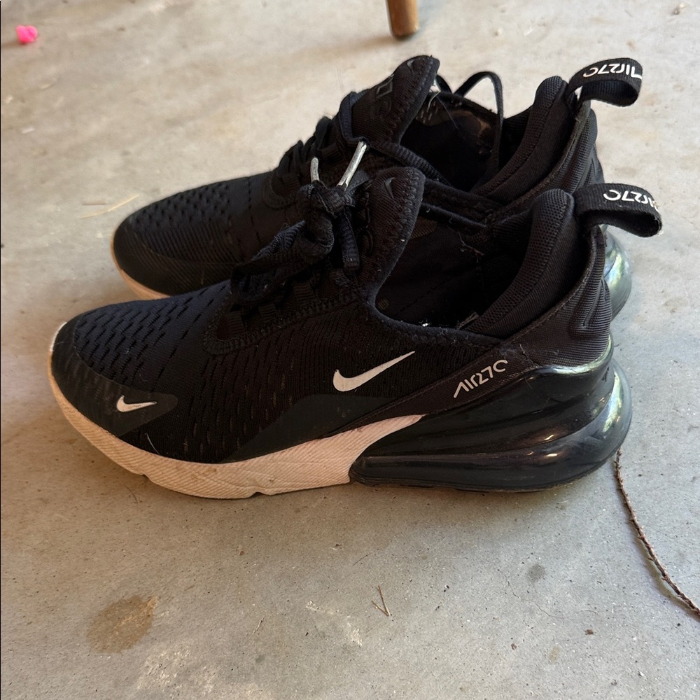 Nike Kids Black and White air max